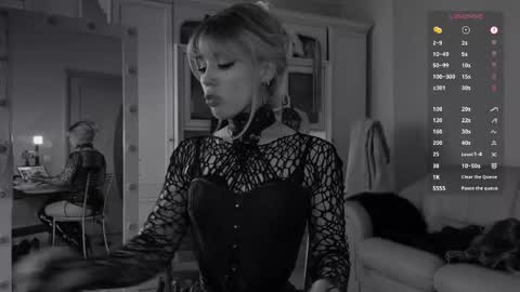 Miss Nelly online show from 04.28.26