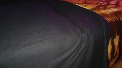 Snapshot of sundicksun chatting on 12.14.25 s online show from 12.14.25