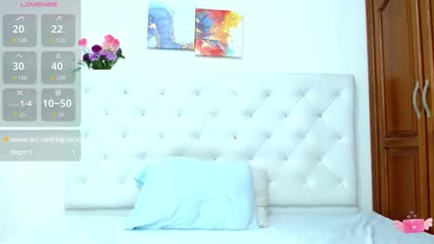 Snapshot of sunkissed_77 chatting on 12.17.25 Victoria online show from 12.17.25