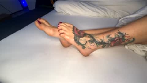 Snapshot of sunleonfeet chatting on 12.15.25 Sunleon only feets online show from 12.15.25