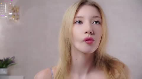 Snapshot of sunnmoonn chatting on 05.18.26 Lily online show from 05.18.26