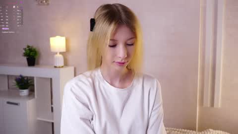 Snapshot of sunnmoonn chatting on 06.06.26 Lily online show from 06.06.26