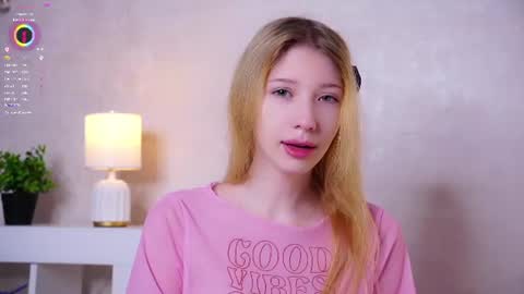 Snapshot of sunnmoonn chatting on 06.14.26 Lily online show from 06.14.26