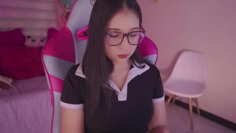 Snapshot of sunny_flower_ chatting on 12.18.25 SUNNY online show from 12.18.25