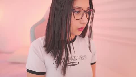 Snapshot of sunny_flower_ chatting on 01.12.26 SUNNY online show from 01.12.26