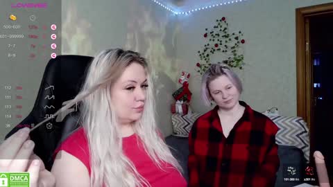 Snapshot of sunny_mood chatting on 12.28.24 sunny mood online show from 12.28.24