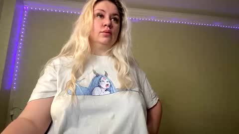 Snapshot of sunny_mood chatting on 01.09.25 sunny mood online show from 01.09.25