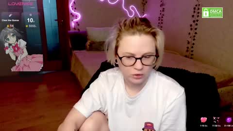 Snapshot of sunny_mood chatting on 02.11.25 sunny mood online show from 02.11.25