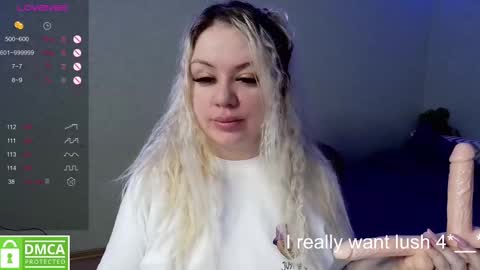 Snapshot of sunny_mood chatting on 02.15.25 sunny mood online show from 02.15.25