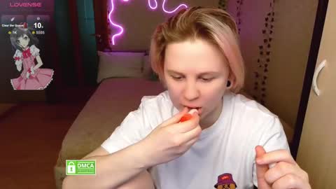 Snapshot of sunny_mood chatting on 02.26.25 sunny mood online show from 02.26.25