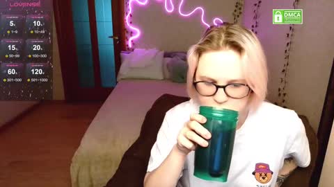 Snapshot of sunny_mood chatting on 03.01.25 sunny mood online show from 03.01.25