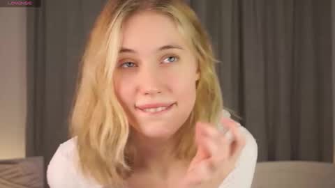 Snapshot of sunnybish chatting on 10.04.25 Keeley online show from 10.04.25