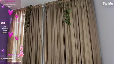 Snapshot of sunnypage chatting on 01.29.25 online show from 01.29.25