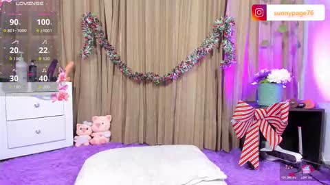 Snapshot of sunnypage chatting on 11.26.25 online show from 11.26.25