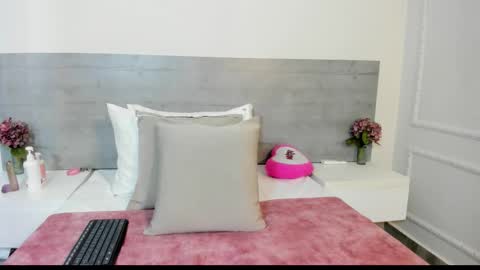 sunnywhitee online show from 09.22.25