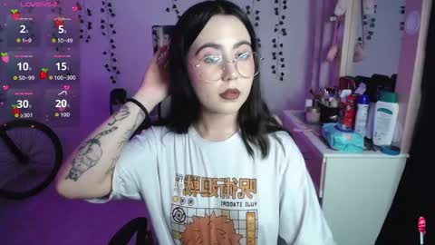 Snapshot of sunset_pienk chatting on 11.26.25 Sunset online show from 11.26.25