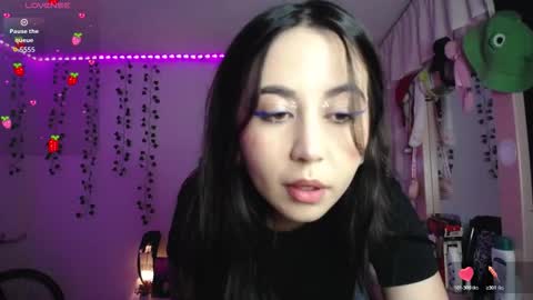 Snapshot of sunset_pienk chatting on 12.05.25 Sunset online show from 12.05.25