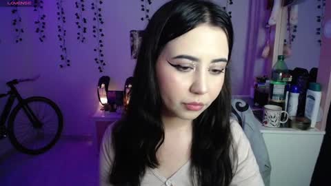 Snapshot of sunset_pienk chatting on 12.18.25 Sunset online show from 12.18.25