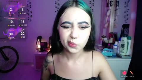 Snapshot of sunset_pienk chatting on 04.06.26 Sunset online show from 04.06.26