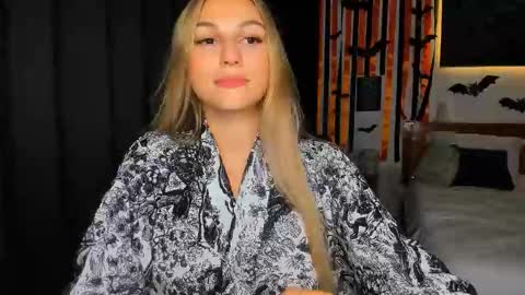 Snapshot of sunsetwithava chatting on 11.07.25 sunsetwithava online show from 11.07.25