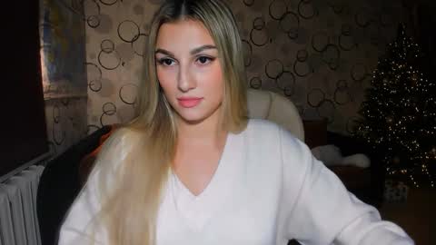 Snapshot of sunsetwithava chatting on 12.17.25 sunsetwithava online show from 12.17.25