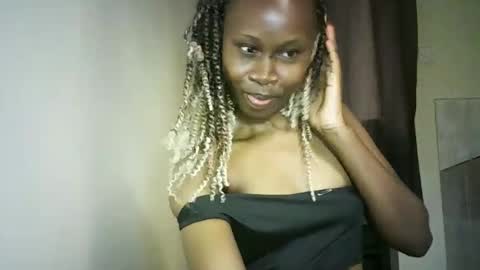 Snapshot of sunshine_g chatting on 12.20.25 Sunshine online show from 12.20.25