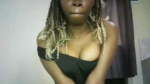 Snapshot of sunshine_g chatting on 12.22.25 Sunshine online show from 12.22.25