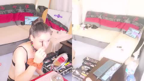 Snapshot of sunshine_sissy chatting on 12.22.25 Sunshine online show from 12.22.25