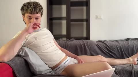 Snapshot of sunshinealex chatting on 04.08.26 sunshinealex online show from 04.08.26