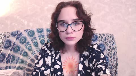 Snapshot of sunshinehella chatting on 12.30.24 Hella online show from 12.30.24