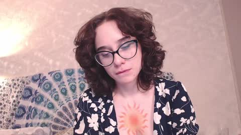 Snapshot of sunshinehella chatting on 12.30.24 Hella online show from 12.30.24