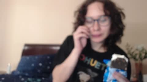 Snapshot of sunshinehella chatting on 02.02.25 Hella online show from 02.02.25