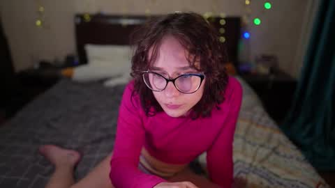 Snapshot of sunshinehella chatting on 02.23.25 Hella online show from 02.23.25