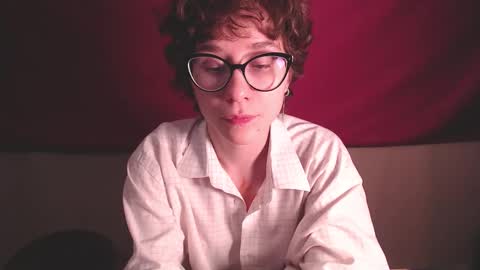 Snapshot of sunshinehella chatting on 09.18.25 Hella online show from 09.18.25