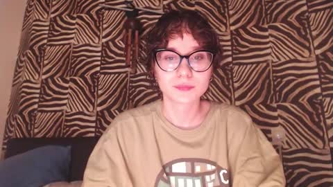 Snapshot of sunshinehella chatting on 10.23.25 Hella online show from 10.23.25