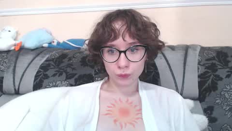 Snapshot of sunshinehella chatting on 11.16.25 Hella online show from 11.16.25