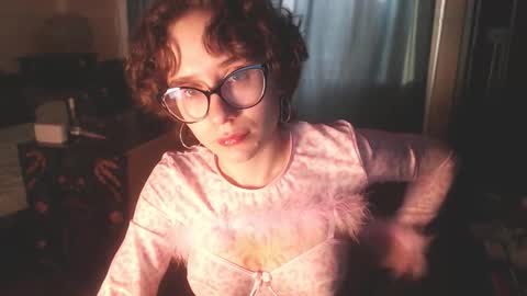 Snapshot of sunshinehella chatting on 11.19.25 Hella online show from 11.19.25