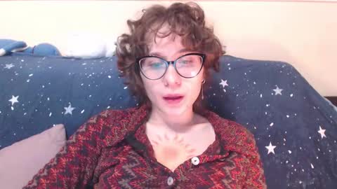 Snapshot of sunshinehella chatting on 11.23.25 Hella online show from 11.23.25