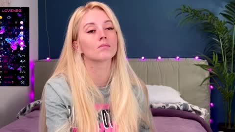 Snapshot of super_peach_stream chatting on 12.15.24 ANNApvt open full info in bio online show from 12.15.24