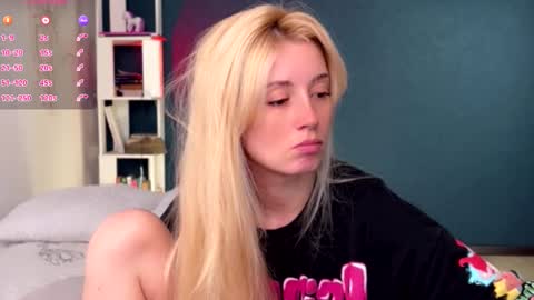 Snapshot of super_peach_stream chatting on 10.18.25 ANNApvt open full info in bio online show from 10.18.25