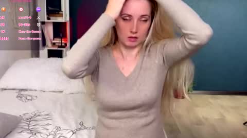 Snapshot of super_peach_stream chatting on 10.19.25 ANNApvt open full info in bio online show from 10.19.25