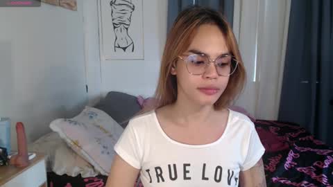 Snapshot of superhotvaleria chatting on 11.24.25 Im val online show from 11.24.25