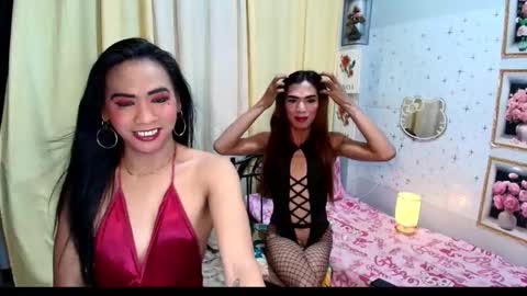 Snapshot of superlatinaasian4u chatting on 09.19.25 URWILD-JASMINE online show from 09.19.25