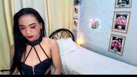Snapshot of superlatinaasian4u chatting on 09.24.25 URWILD-JASMINE online show from 09.24.25