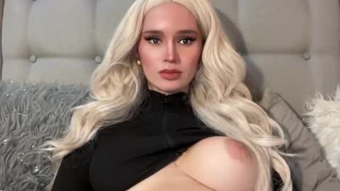 Mia online show from 12.04.24