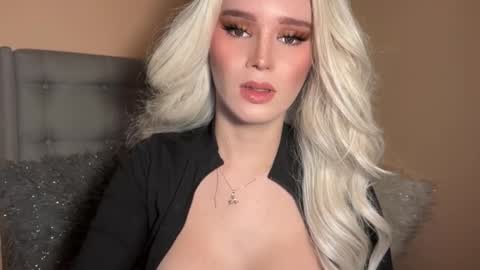 Mia online show from 01.16.25