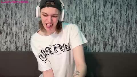 Snapshot of susan228 chatting on 01.06.25 Vladiva online show from 01.06.25