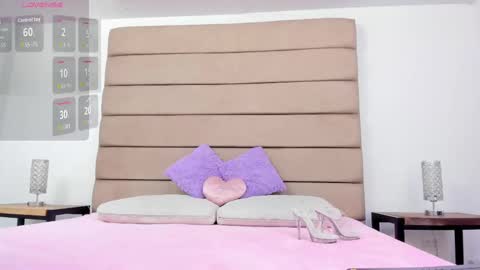 Snapshot of susan_elliot chatting on 09.18.25 Susan online show from 09.18.25