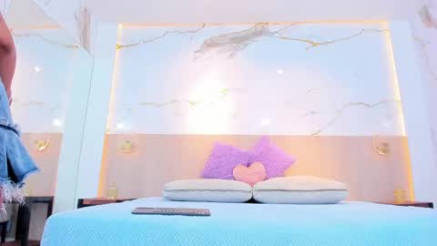 Snapshot of susan_elliot chatting on 10.09.25 Susan online show from 10.09.25