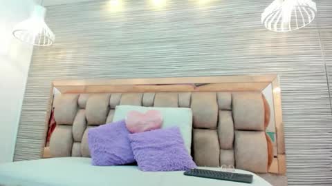 Snapshot of susan_elliot chatting on 11.19.25 Susan online show from 11.19.25